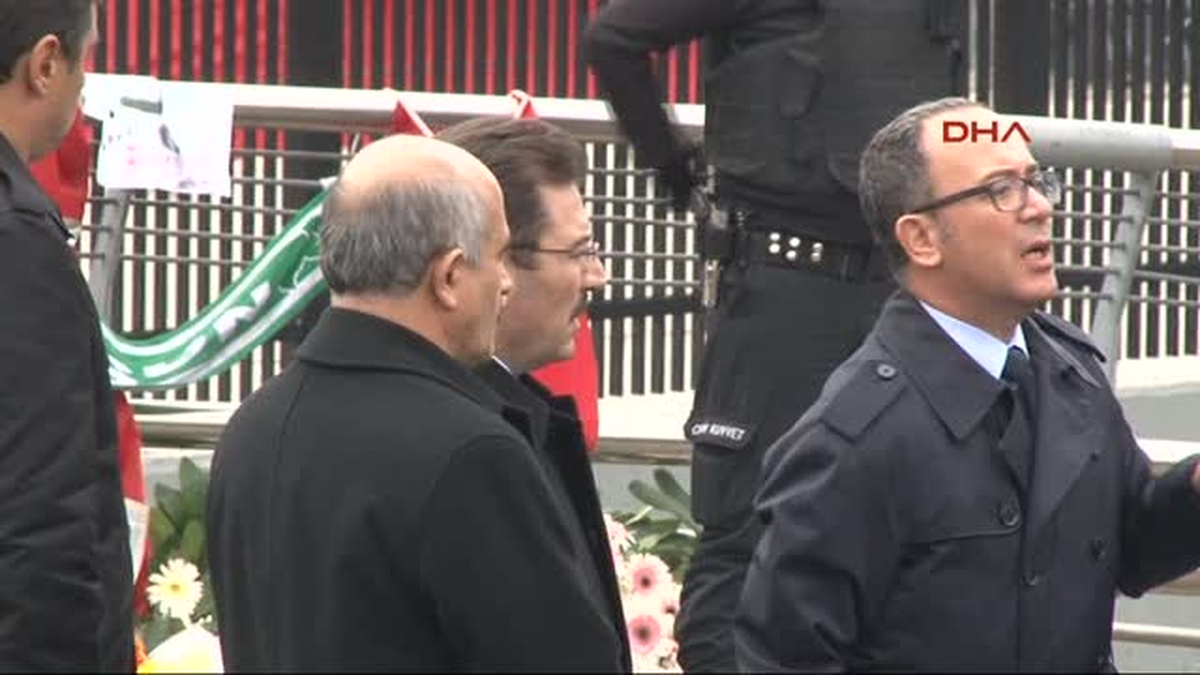 AK Parti ve CHP\'li Belediye Meclis Üyeleri Şehitleri Birlikte Andı...
