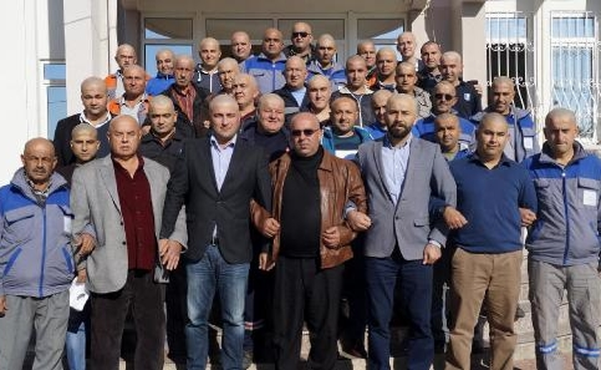 Amirlerine Destek İçin Saçlarını Kazıttılar