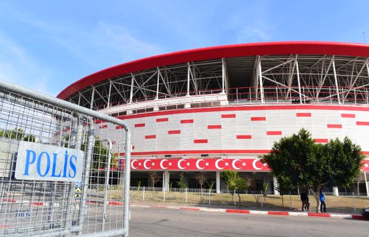 Antalya Stadyumu\'nda Üst Düzey Güvenlik Önlemi