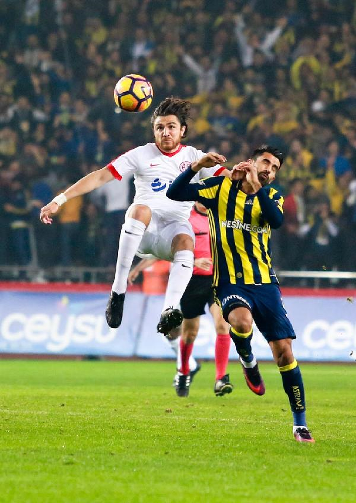 Antalyaspor-Fenerbahçe Maçında Para Atışını Polis Yaptı
