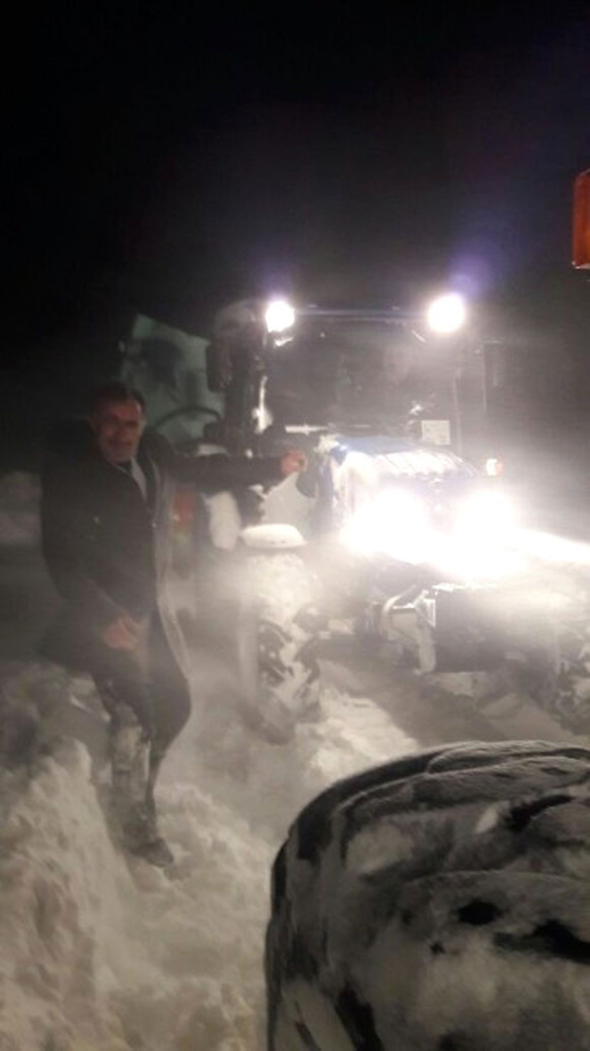 Ardahan\'da Kar ve Tipi Dolayısıyla 43 Köy Yolu Ulaşıma Kapandı