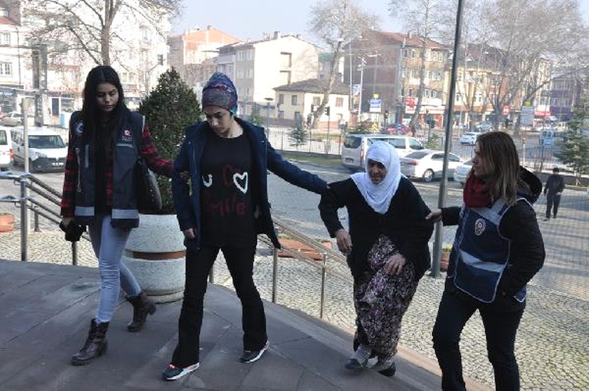 Beline Sarılı Uyuşturucu Ele Geçen 82 Yaşındaki Kadın Serbest