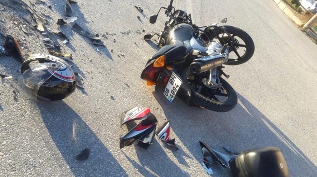 Bilecik\'te Otomobil ile Motosiklet Çarpıştı: 3 Yaralı
