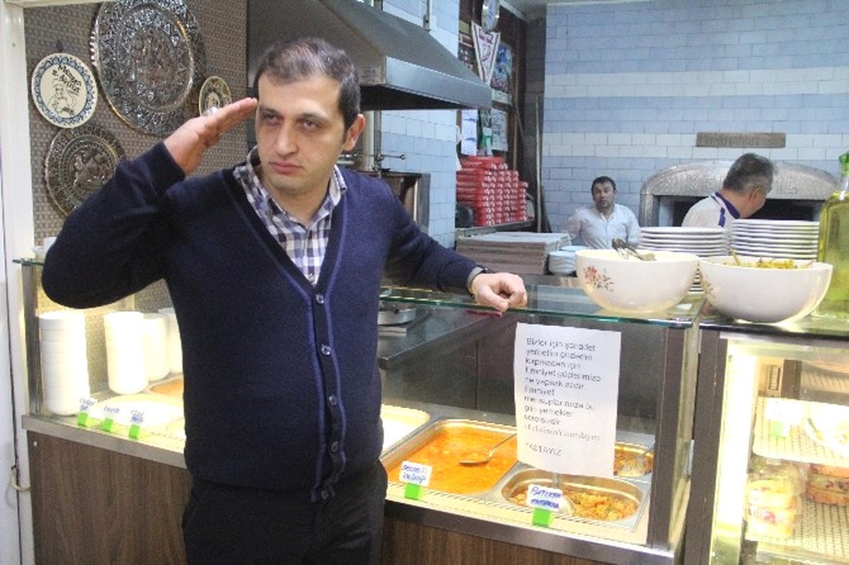 Bolu\'da Polis Memurlarına Ücretsiz Yemek Verildi