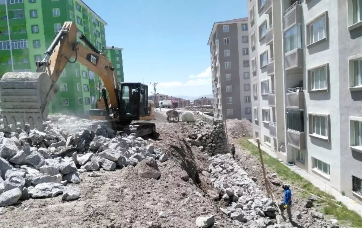Büyükşehir İl Genelinde Menfez ve İstinat Duvarı Yapıyor