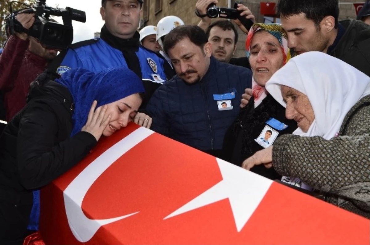 Dışişleri Bakanı Çavuşoğlu: "Hainlere Kucak Açanları İfşa Edeceğiz"