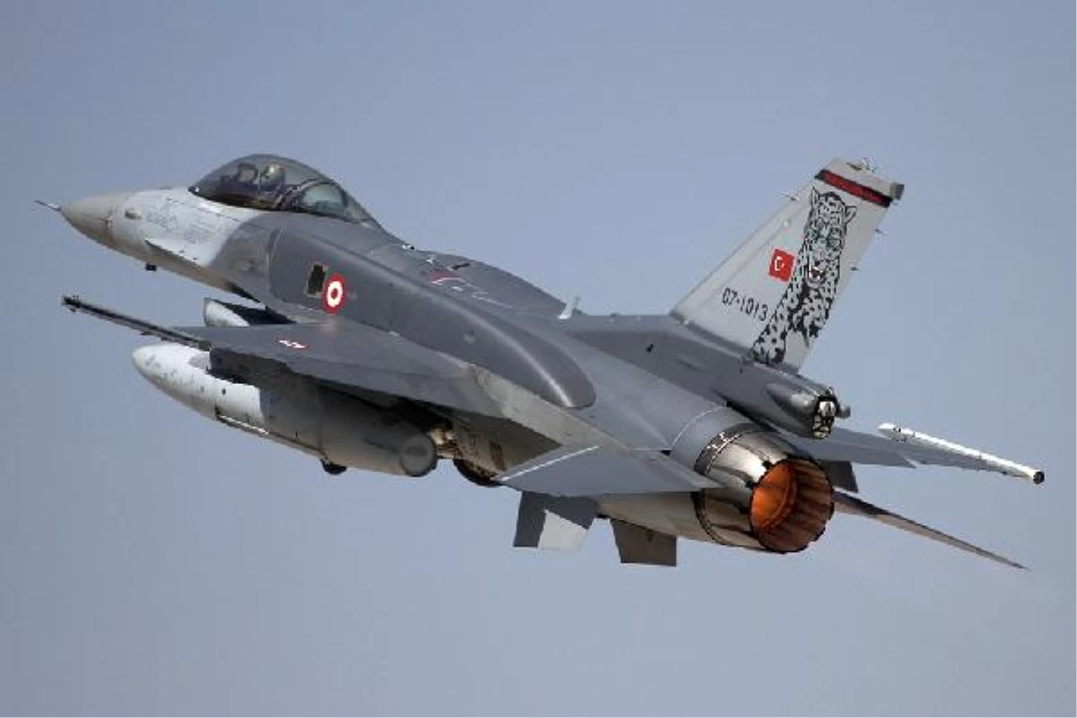 Diyarbakır\'da F-16 Savaş Uçağı Düştü, Pilot Sağ Kurtuldu (2) - Yeniden