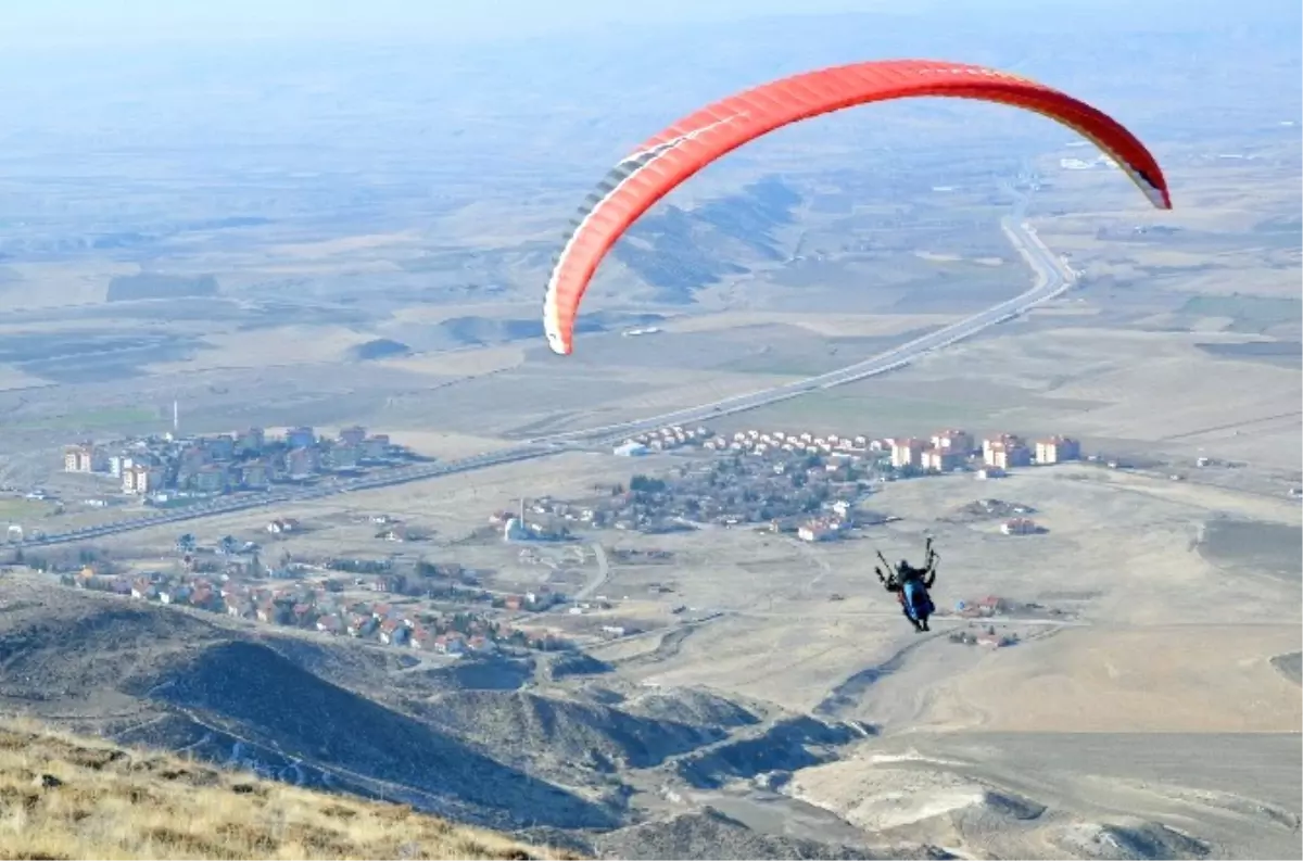 Dövizini Bozduran Vatandaşlar, Başkent Semalarında Uçtu