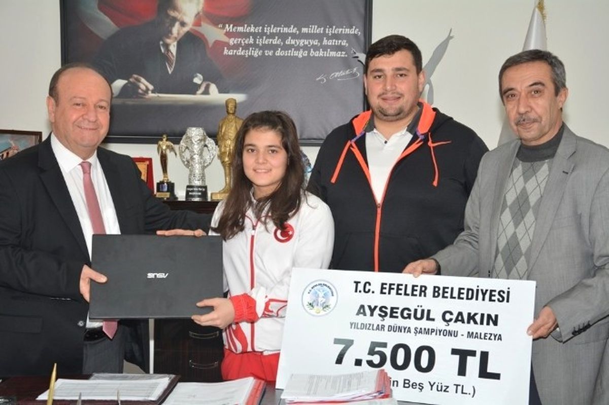 Dünya Şampiyonu Çakın\'a Efeler Belediyesi\'nden Destek