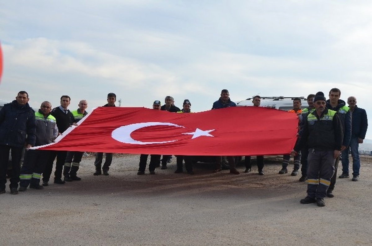 Eskişehir, Şehidini Sokağa Çıkıp Türk Bayrakları ile Uğurladı