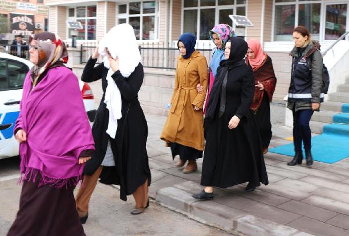 Fetö Dershanelerinde Görevli 6\'sı Kadın 7 Kişi Adliyede