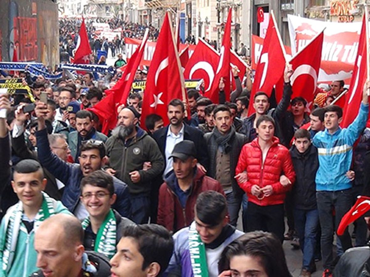 Geniş Haber) Taraftarlardan Terörü Protesto Yürüyüşü