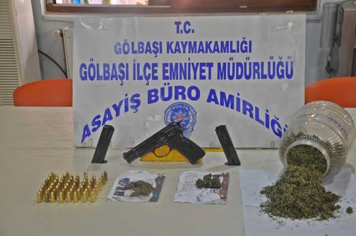 Gölbaşı\'nda Otomobilde Esrar ve Tabanca Ele Geçirildi