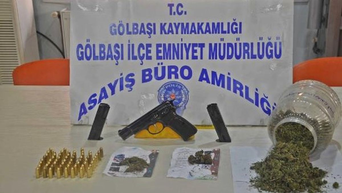 Gölbaşı\'nda Otomobilde Esrar ve Tabanca Ele Geçirildi
