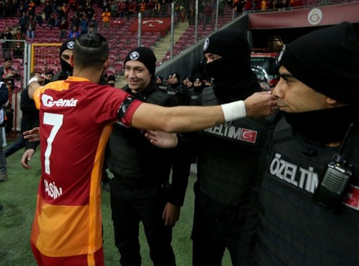 Golü Attı, Polise Koştu