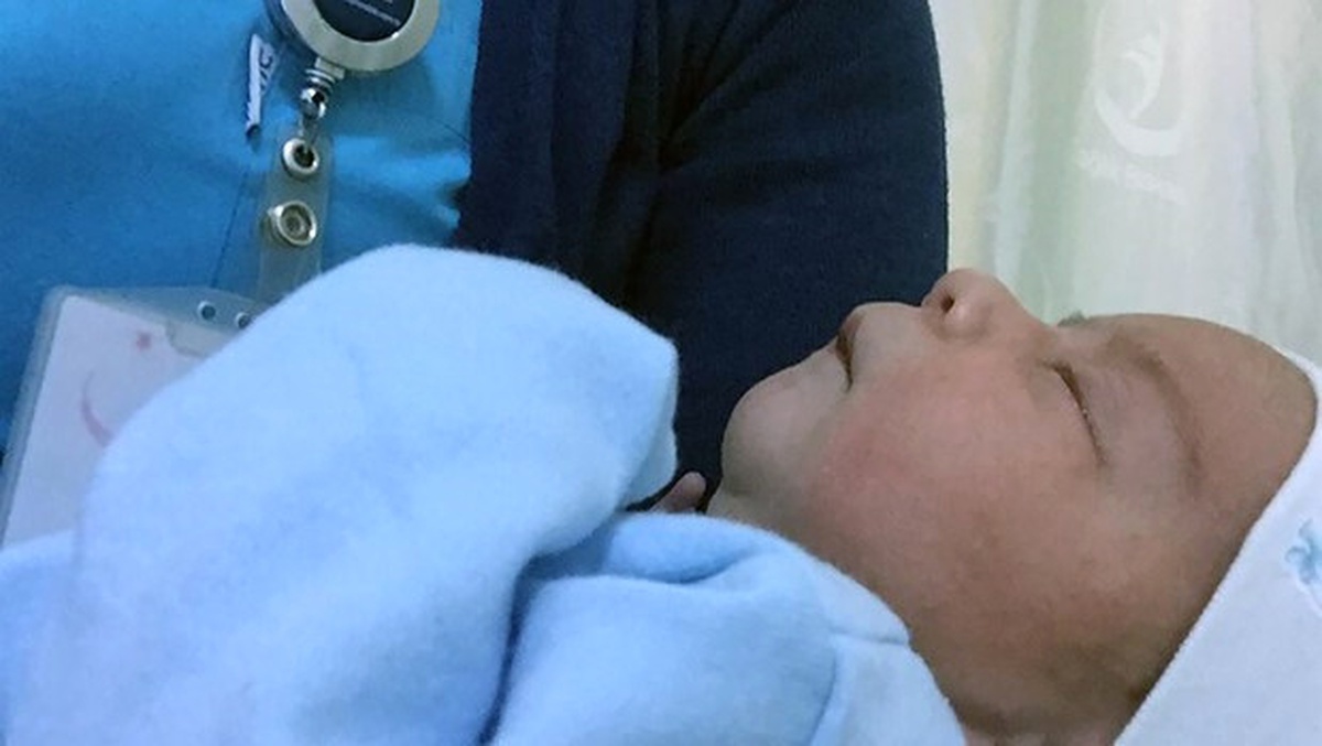 İki Günlük Bebek, Cami Avlusunda, Donmak Üzereyken Bulundu