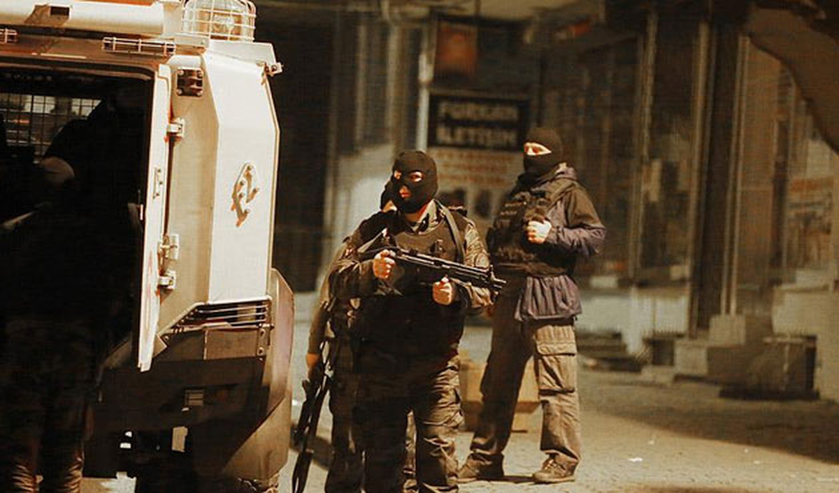 İstanbul\'da Hdp\'nin Yöneticilerine Yönelik Operasyon