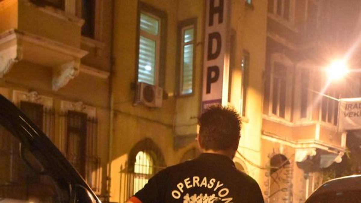 İstanbul\'da Hdp\'ye Yönelik Operasyon; 20 Gözaltı