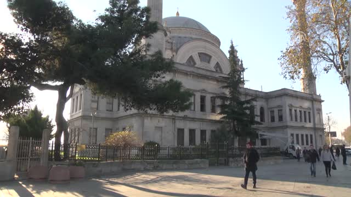 Istanbul\'daki Terör Saldırısı - Dolmabahçe Camisi\'ndeki Hasar