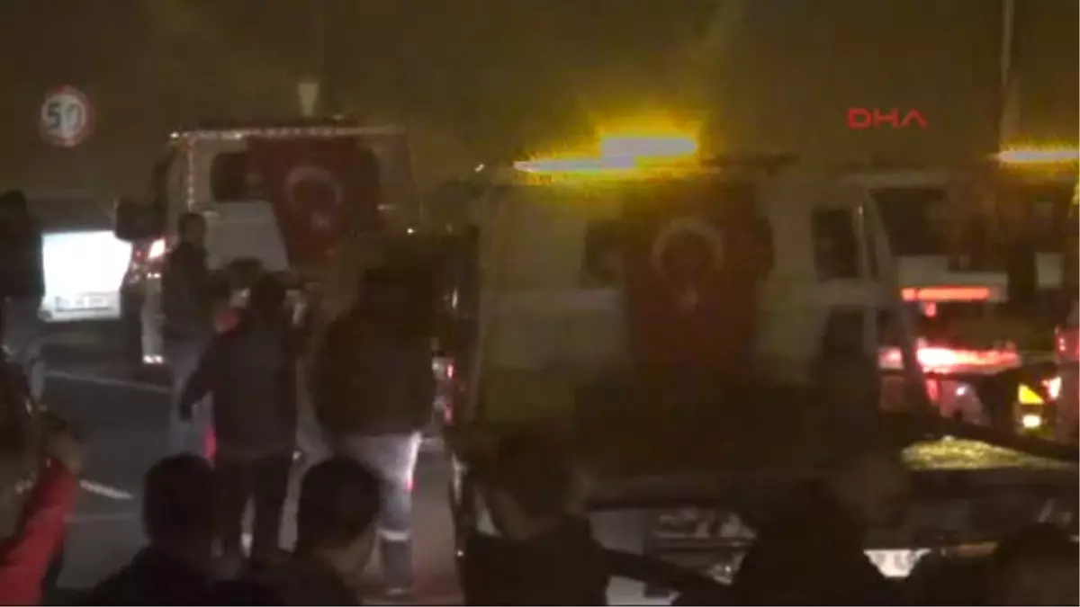 Izmir Çekicilerden Teröre Lanet Eylemi