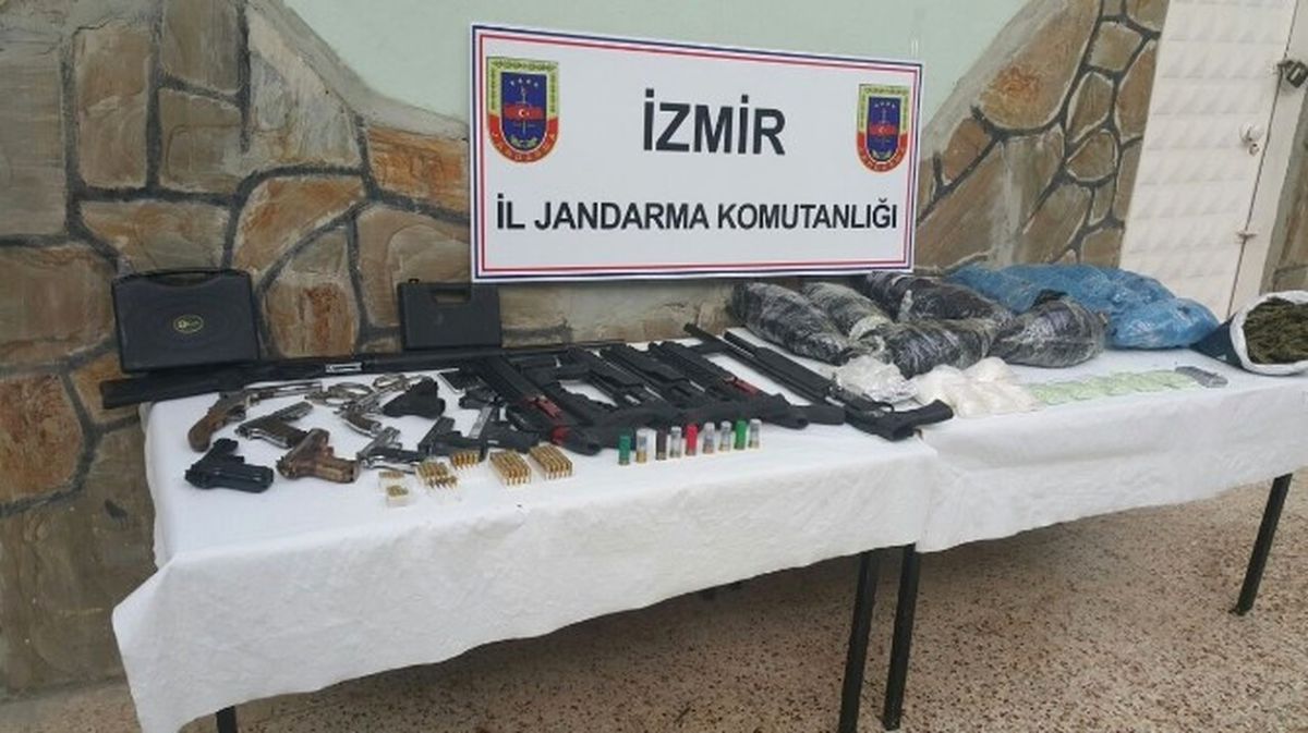 İzmir\'de Jandarmadan Uyuşturucu Operasyonu