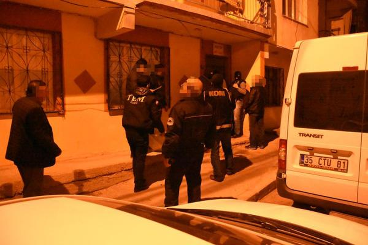 İzmir\'de PKK Operasyonu; 11 Gözaltı (Yeniden) (2)