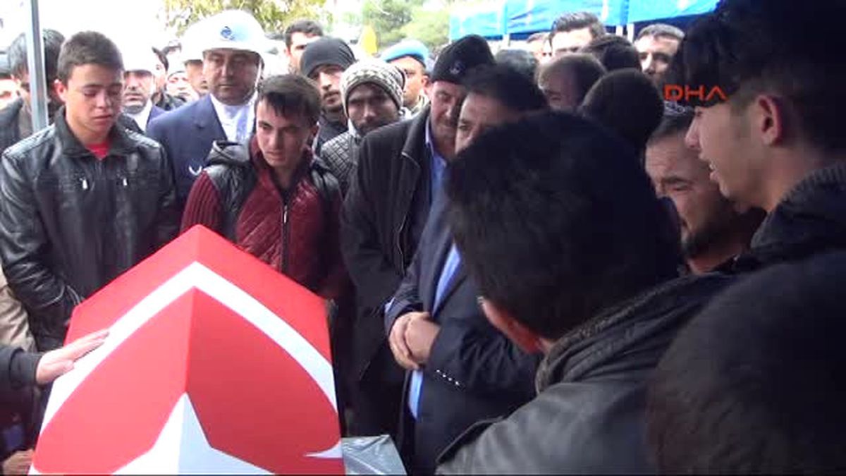 Kahramanmaraş - Saldırıda Şehit Düşen Iett Şoförü Ahmet Dokuyucu Son Yolculuğuna Uğurlandı-2