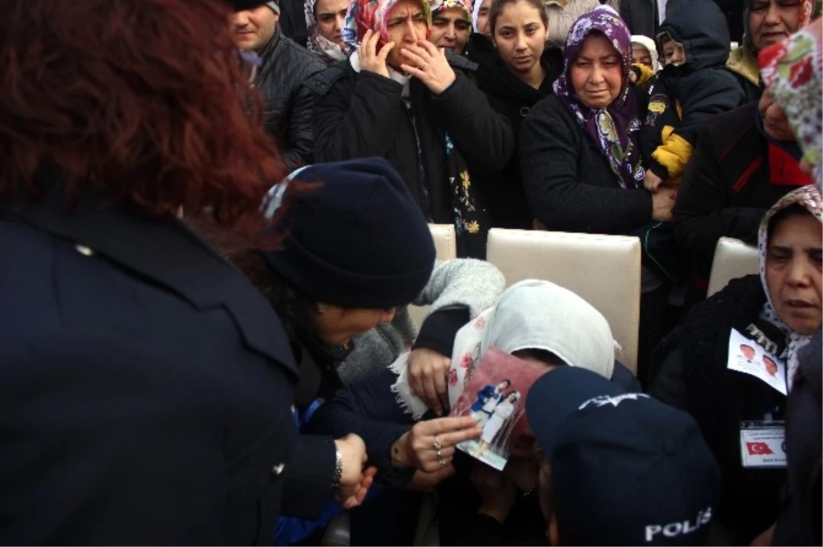 Beşiktaş Şehitleri Uğurlanıyor! Şehit Annesi Feryat Etti, Şehit Eşi Düğün Fotoğrafıyla Geldi