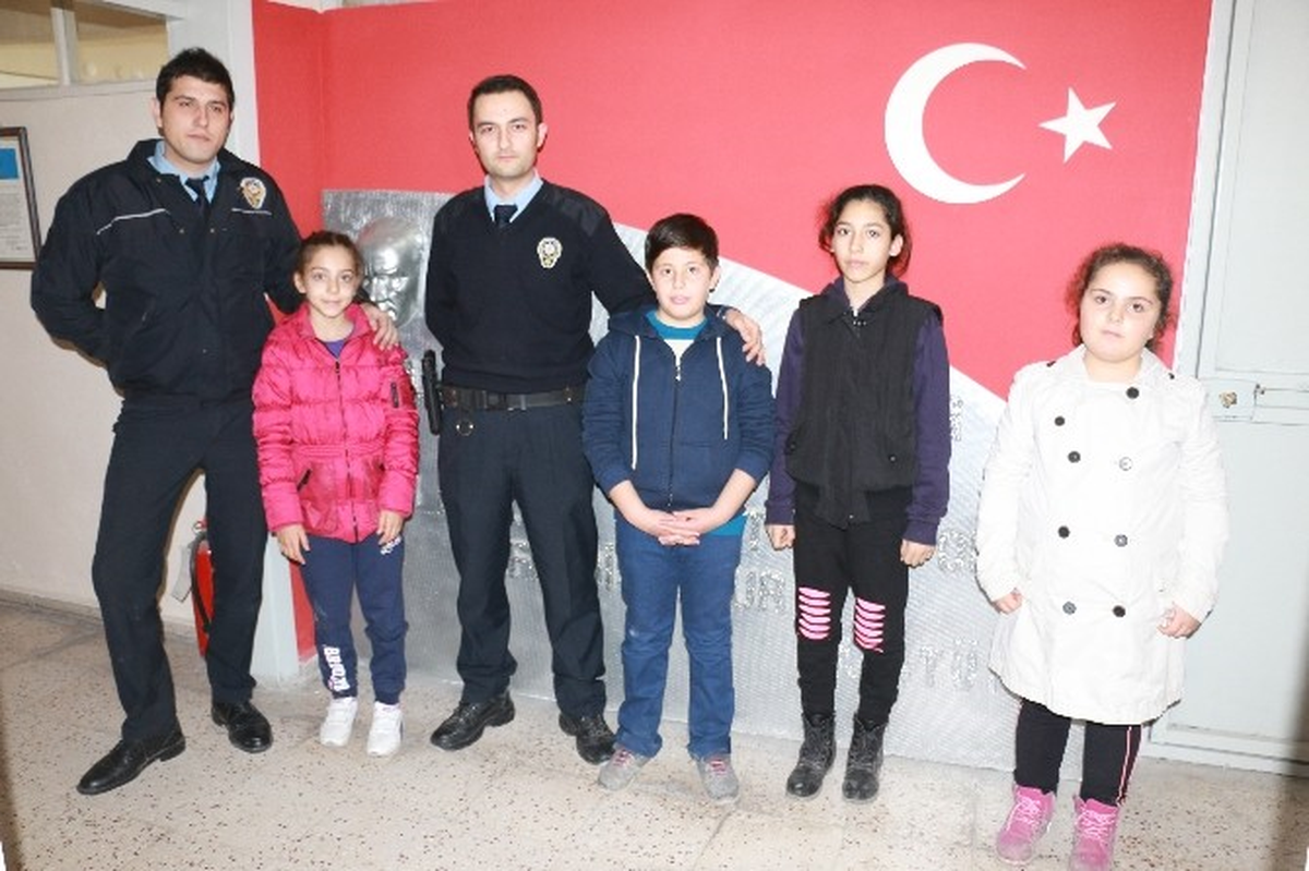 Kırkalı Minik Çocuklardan Polis Noktasına Destek Ziyareti