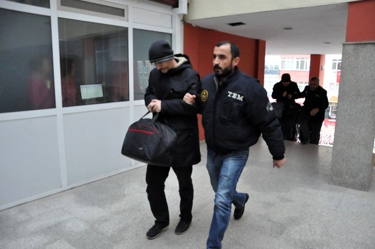 Kocaeli\'de 3 Öğretmen 7 Polis Fetö\'den Adliyeye Getirildi