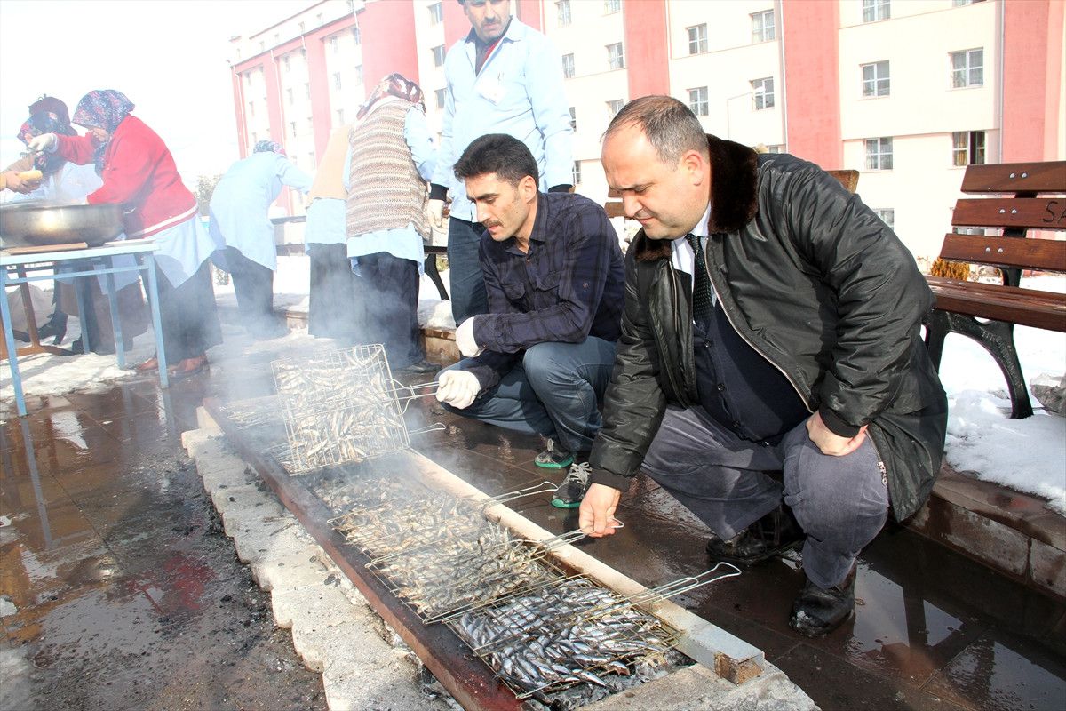 Öğrenciler Balık Şöleninde Bir Araya Geldi