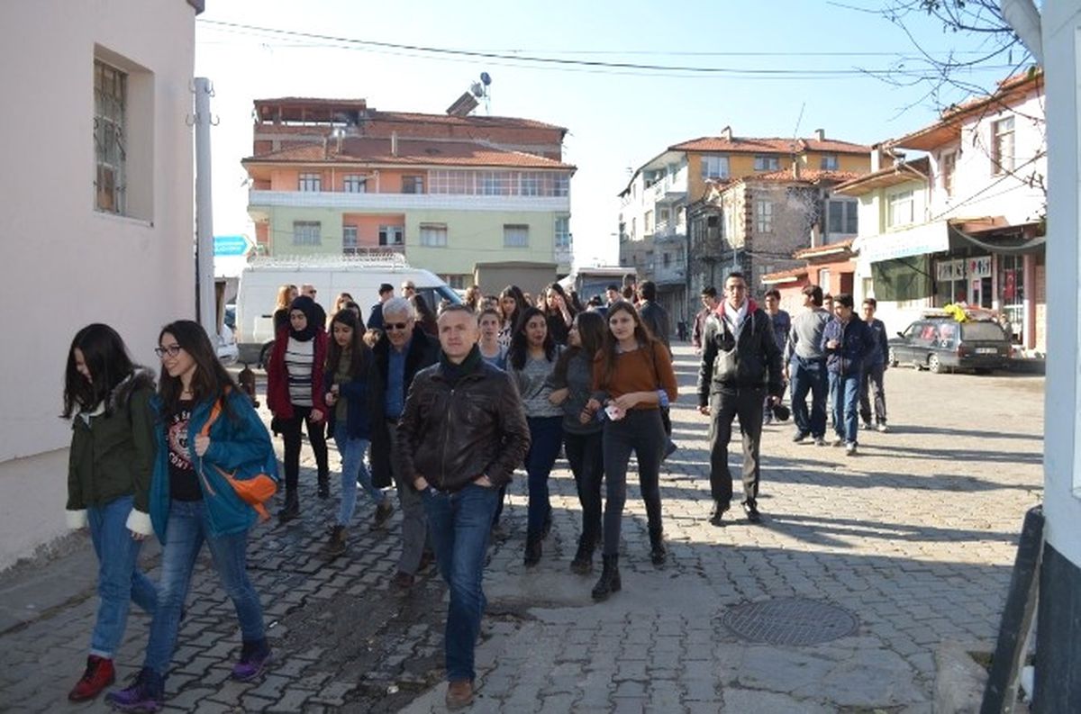 Öğrenciler Kula\'nın Tarihini Keşfettiler