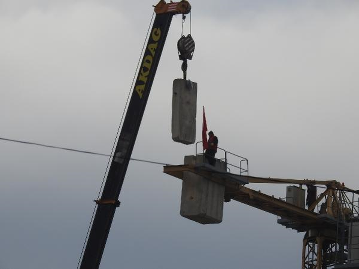 Ölümün Kıyısında, Ekmek Parası