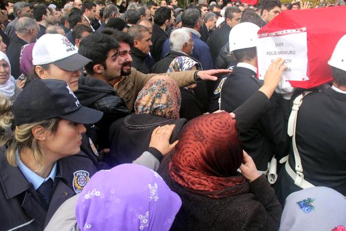 Şanlıurfa\'da Şehit Polisler İçin Tören (2)