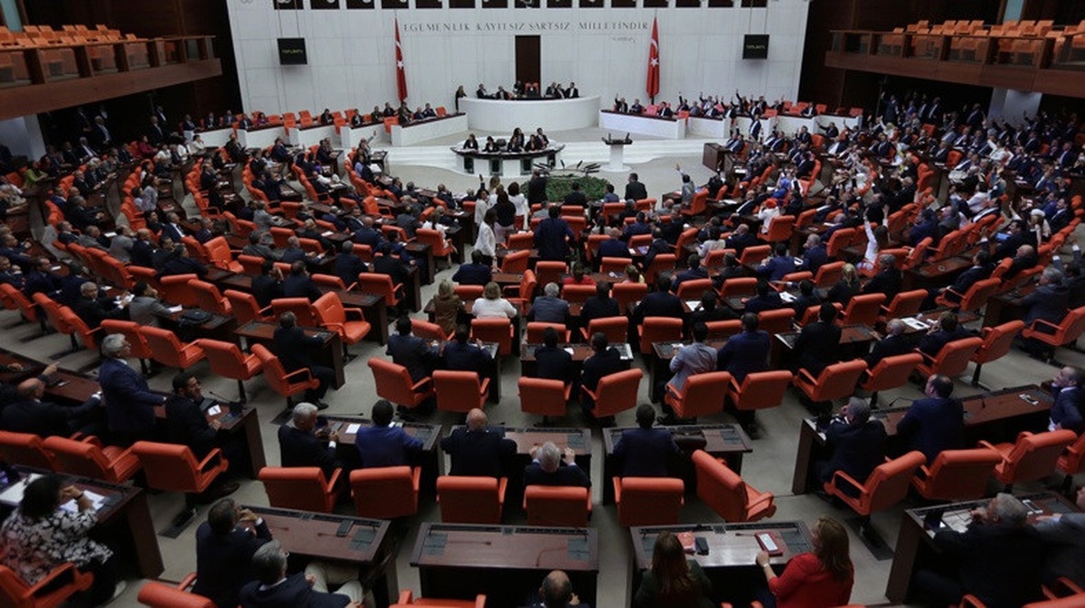 Seçim Kanunu ve Siyasi Partiler Kanunu\'nda Yeni Düzenlemelerin Yapılması Öngörülüyor