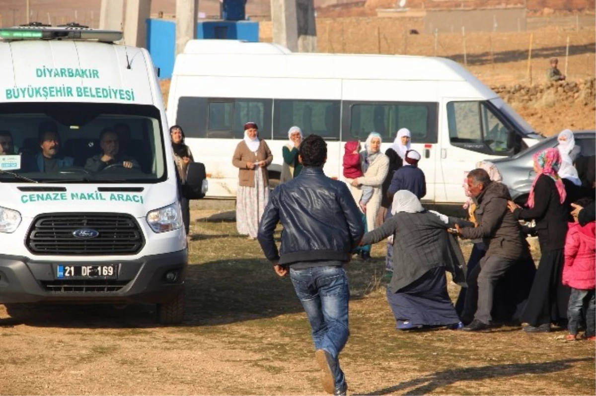 Şehit Minibüs Şoförü Diyarbakır\'da Toprağa Verildi