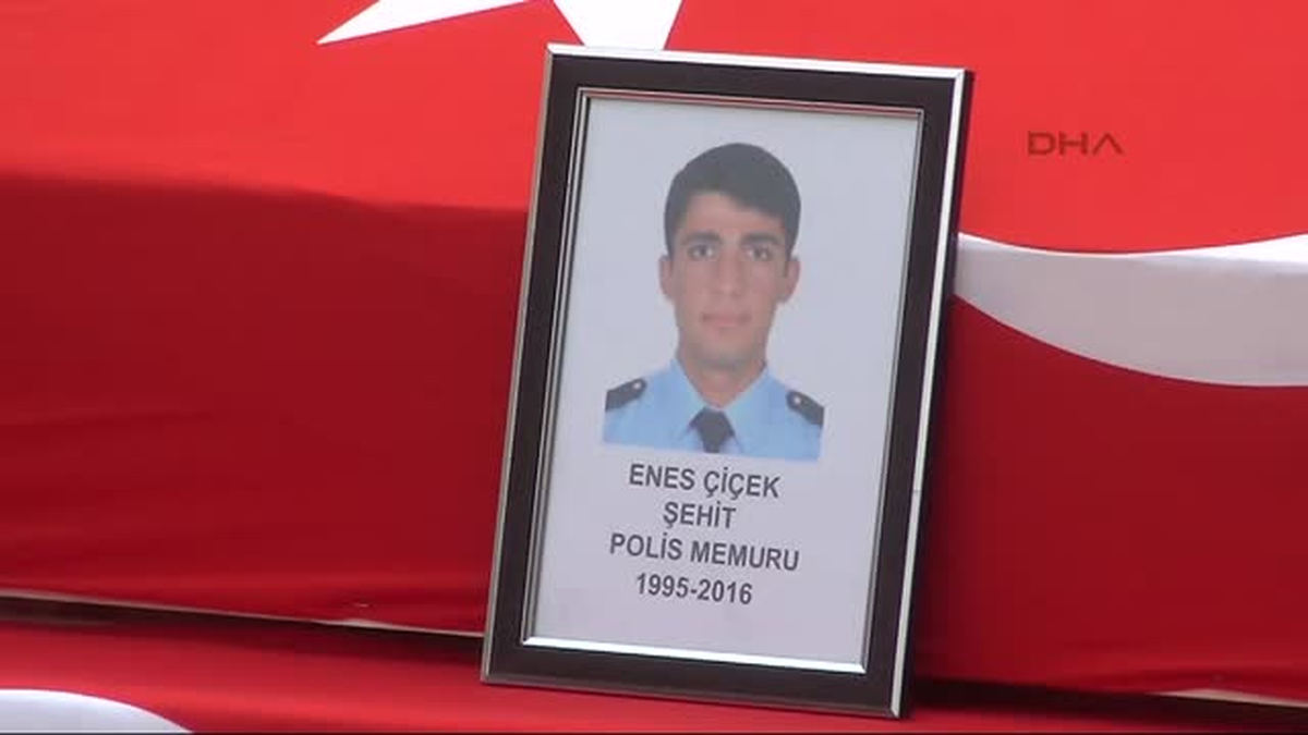 Şehit Polis Çiçek\'in Cenazesi Defnedildi