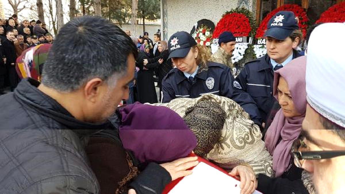 Şehit Polisi Sinop\'ta 10 Bin Kişi Uğurladı