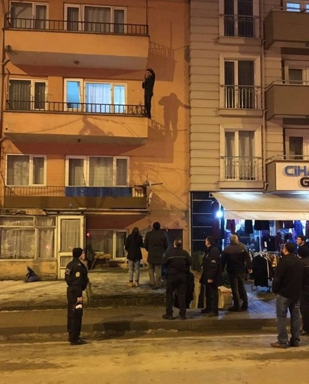 Sevdiği Kızın Ailesi Evlenmelerine Karşı Çıkınca İntihara Kalkıştı