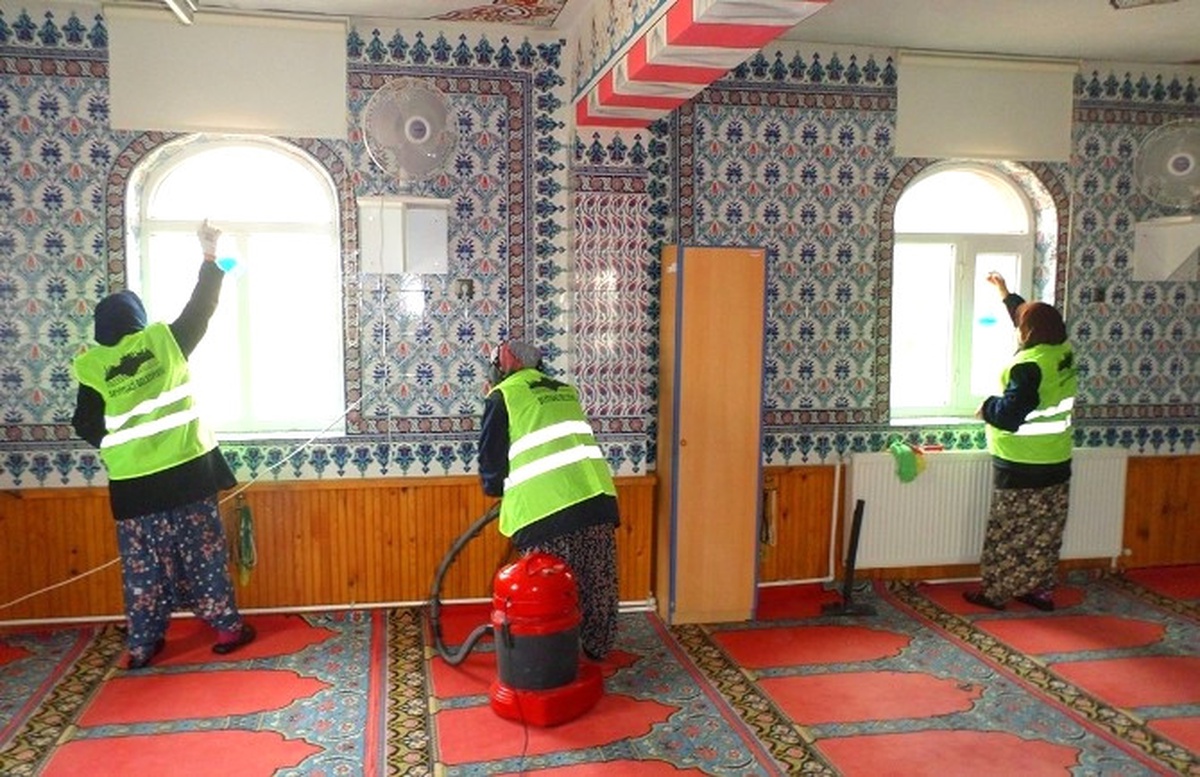 Seyitgazi Belediyesi\'nin Cami ve Cemevi Temizlik Çalışmaları