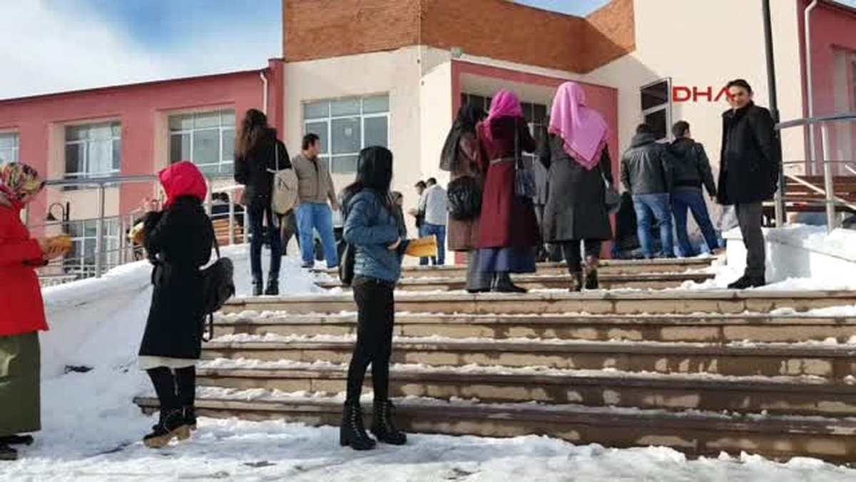 Sivas - Yurt Öğrencilerine Hamsi Ziyafeti
