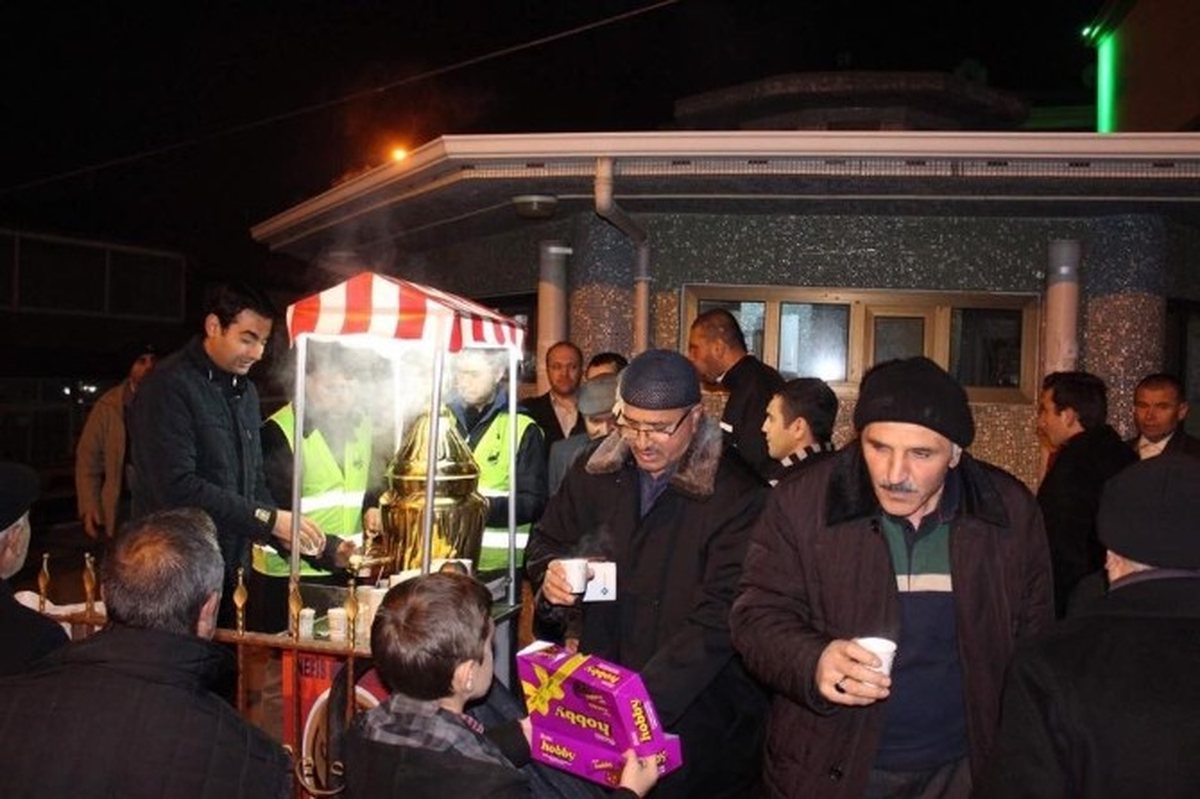 Sungurlu\'da Vatandaşlar Camileri Doldurdu