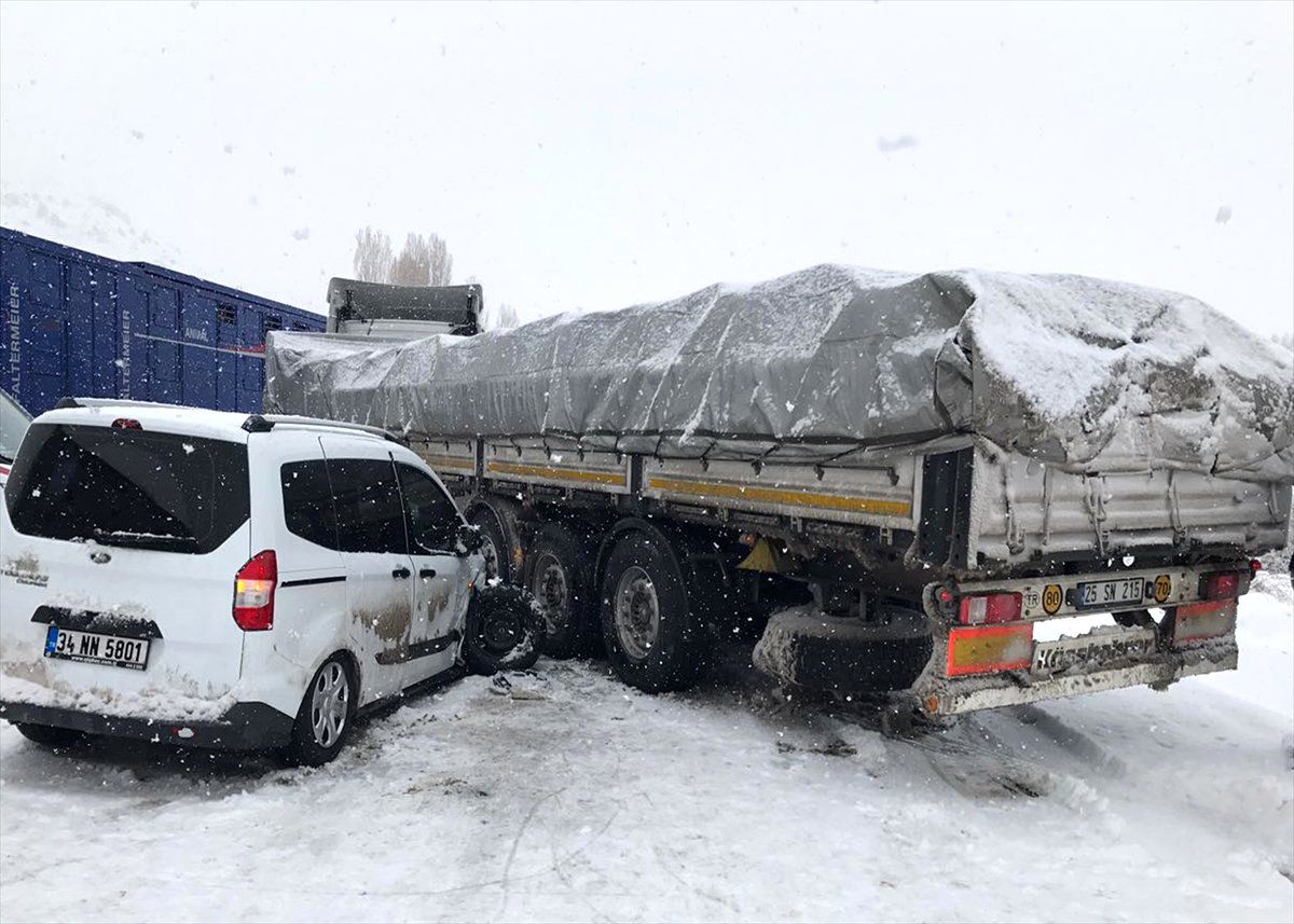Suşehri\'nde Trafik Kazası: 1 Yaralı