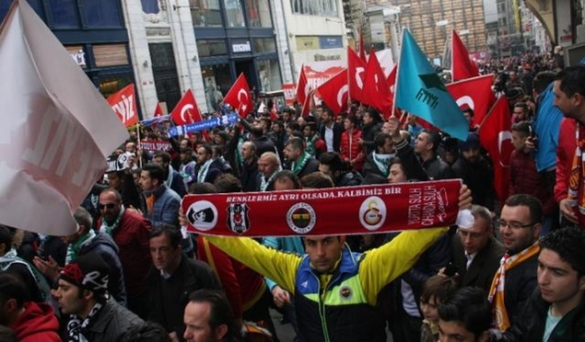 Taraftarlardan Terörü Protesto Yürüyüşü (2)