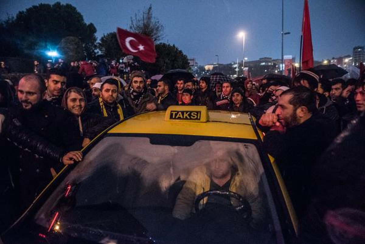 Taraftarlardan Terörü Protesto Yürüyüşü (2)