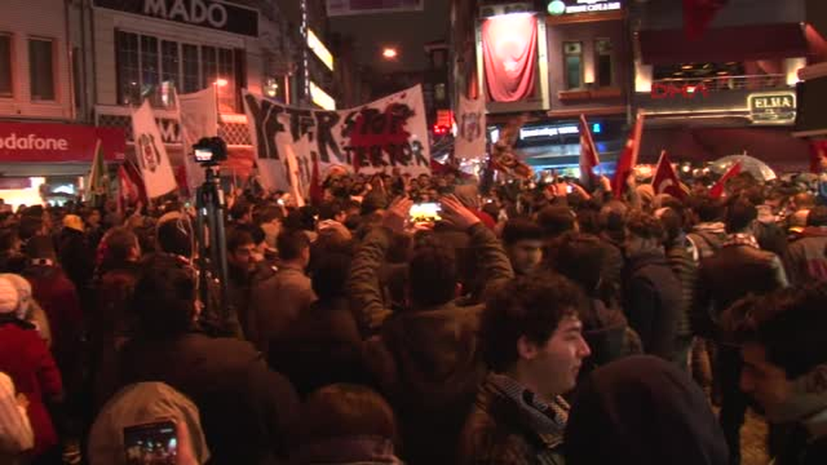 Taraftarlardan Terörü Protesto Yürüyüşü Hd