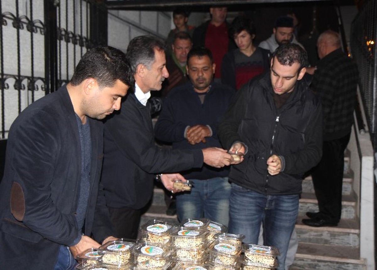 Toroslar\'da Kandil Simidi Dağıtıldı