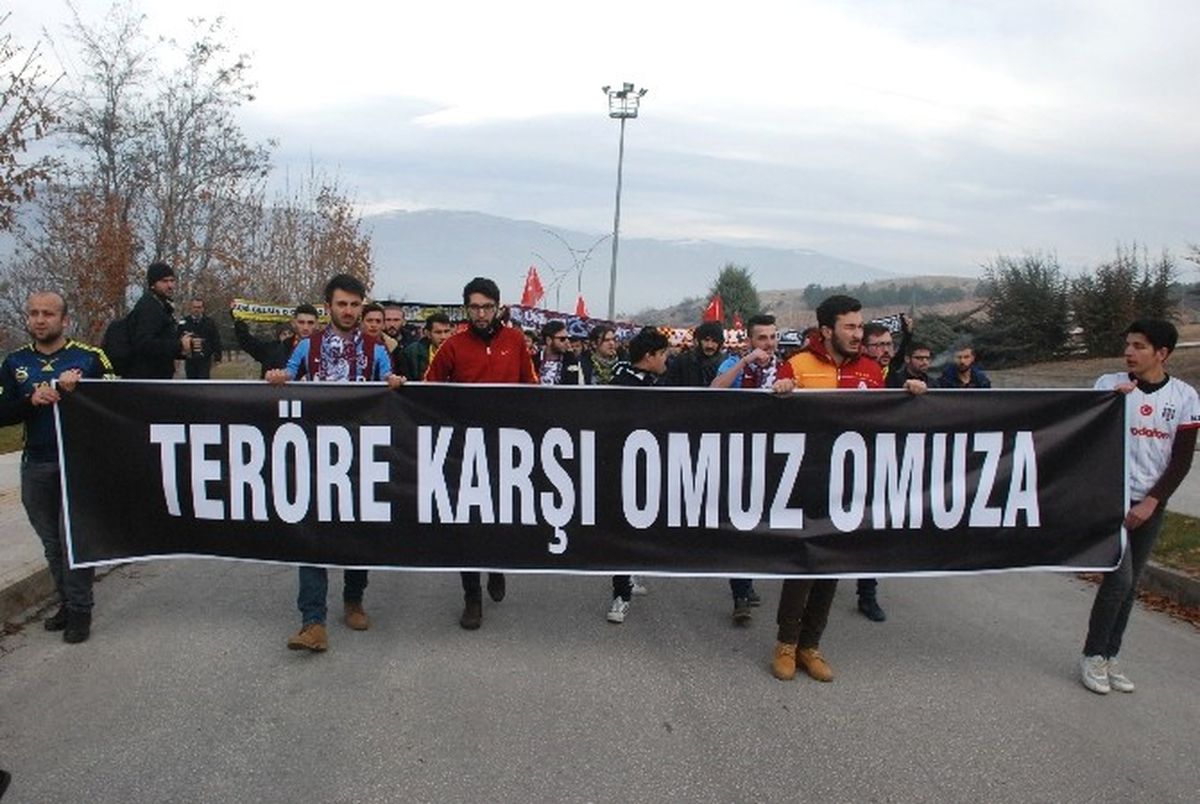 Üniversiteli Öğrencilerden Teröre Tepki Yürüyüşü