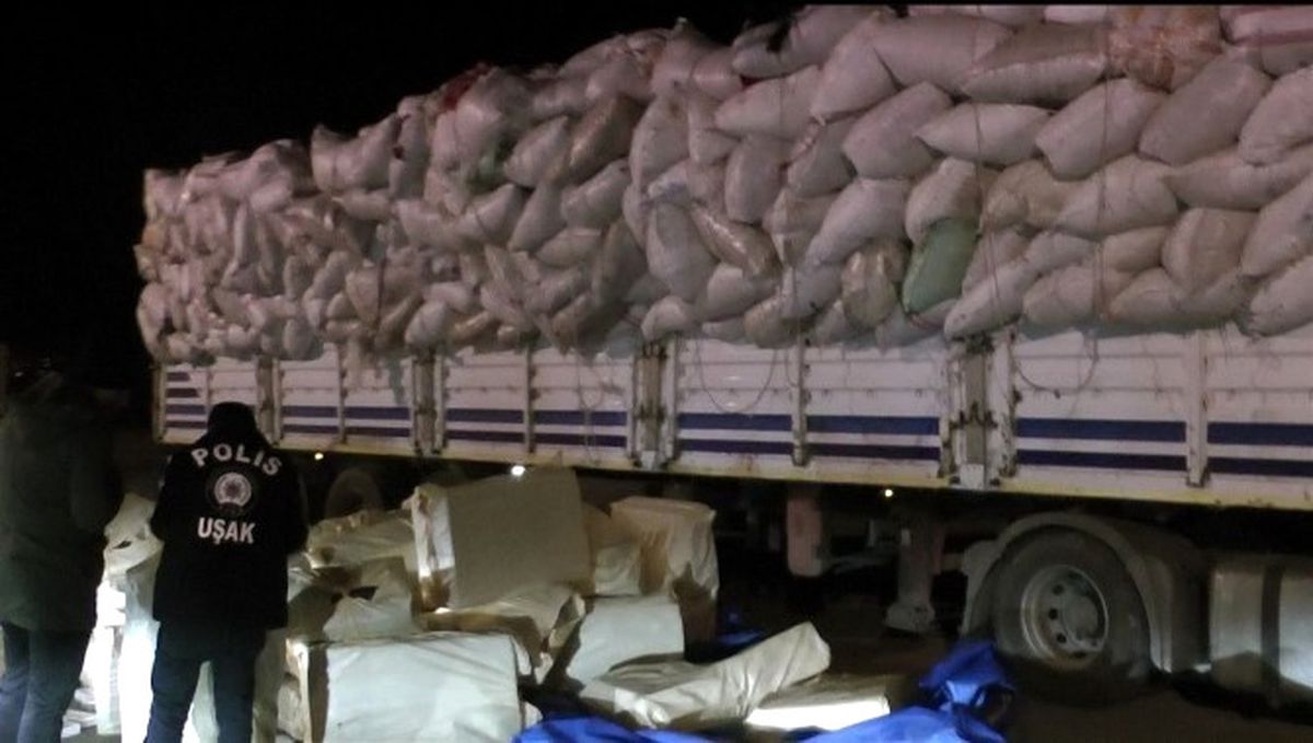Uşak\'ta 50 Bin Paket Kaçak Sigara Ele Geçirildi
