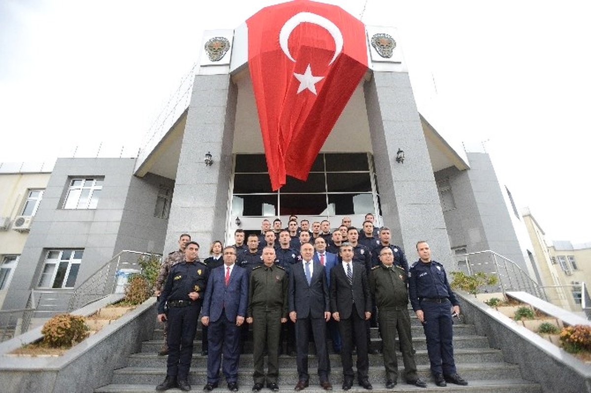 Vali Altıparmak\'tan, Polise Moral Ziyareti